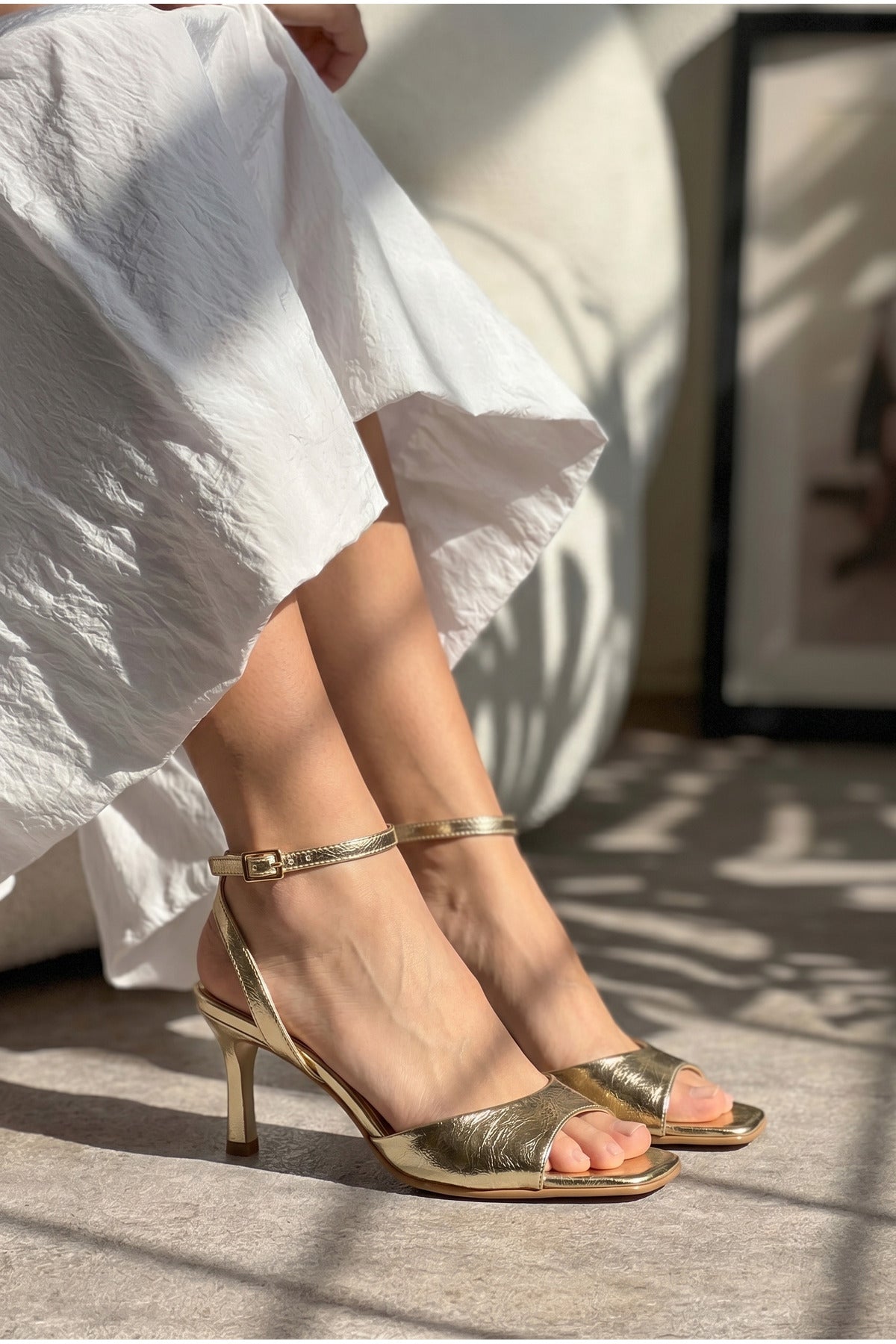 Kadın Kahvrengi Bilekten Bağlamalı Küt Burun İnce Topuklu Stiletto Abiye Ayakkabı - Görsel 4