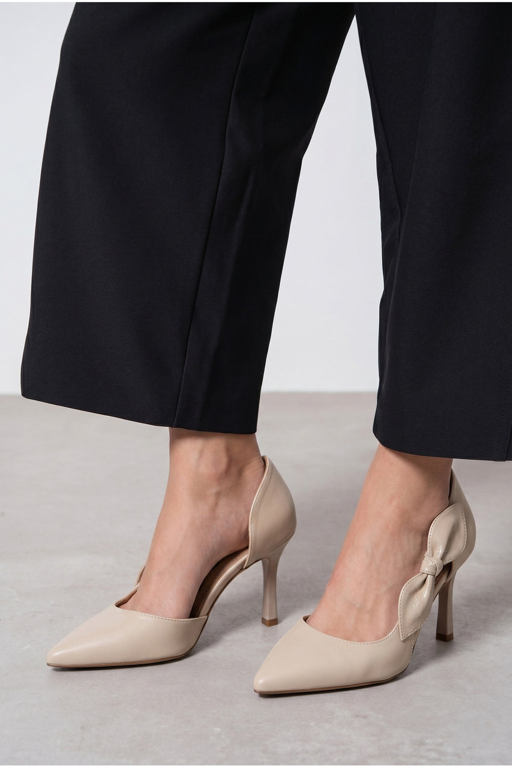 Kadın Bej Saten Fiyonklu Sivri Burun 9 cm İnce Topuklu Stiletto Abiye Ayakkabı