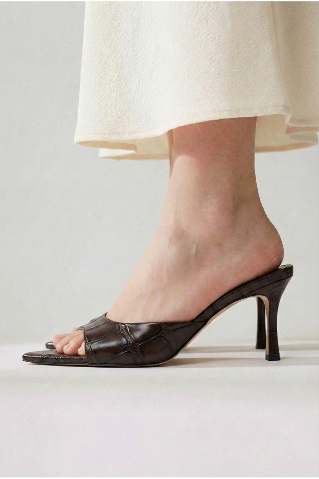 Kadın Rugan Sivri Burun Tek Bantlı İnce Topuklu Stiletto Terlik Abiye Ayakkabı - Görsel 3