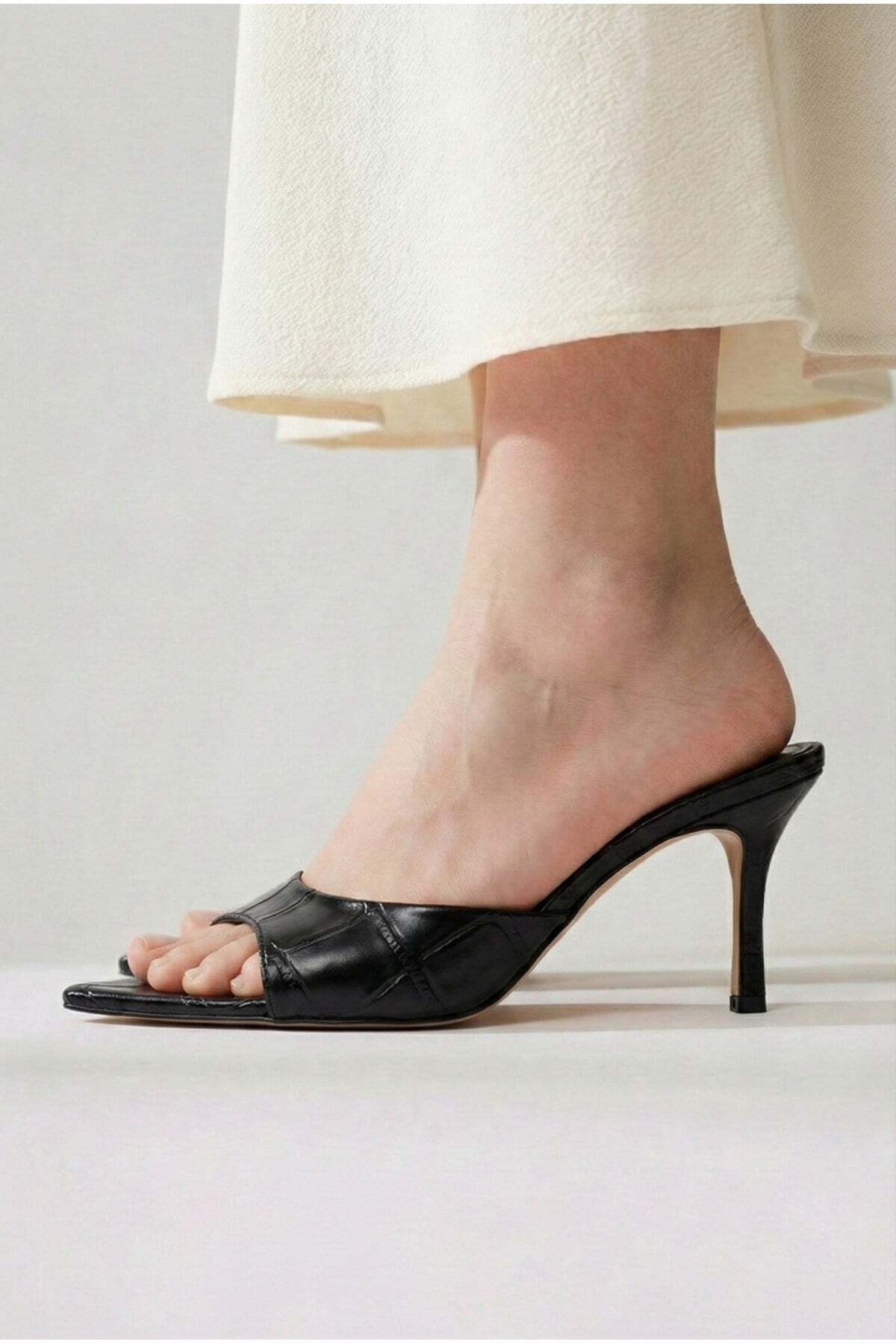 Kadın Rugan Sivri Burun Tek Bantlı İnce Topuklu Stiletto Terlik Abiye Ayakkabı - Görsel 12
