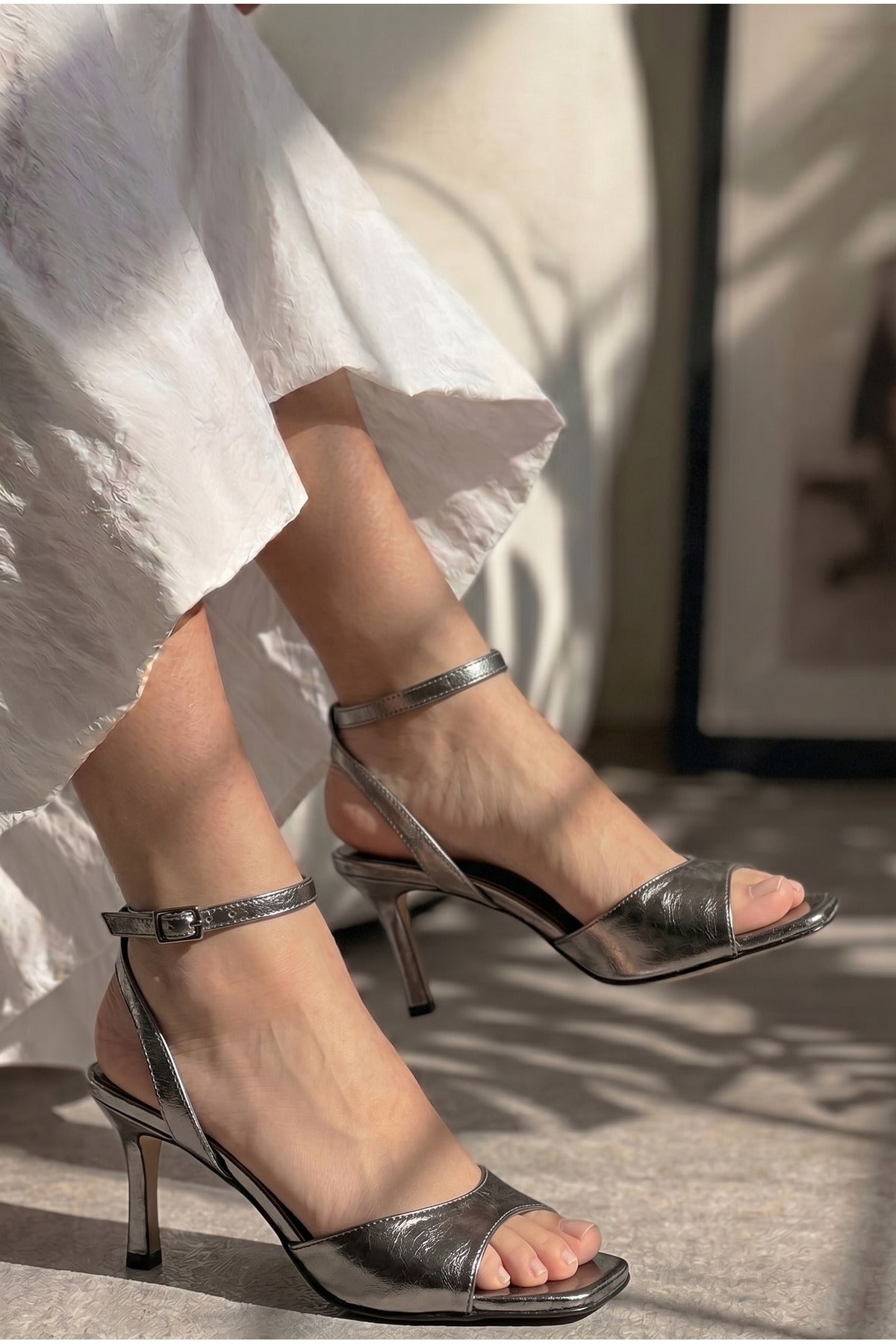 Kadın Kahvrengi Bilekten Bağlamalı Küt Burun İnce Topuklu Stiletto Abiye Ayakkabı - Görsel 5